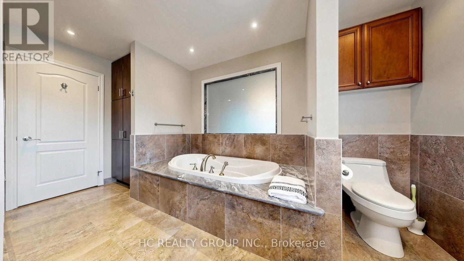 60 OAK AVENUE - Image 29