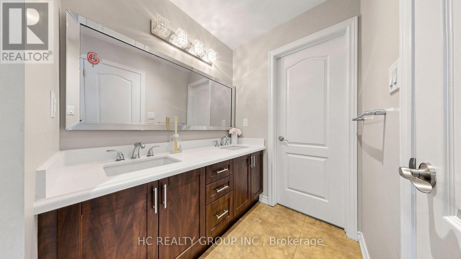 60 OAK AVENUE - Image 37