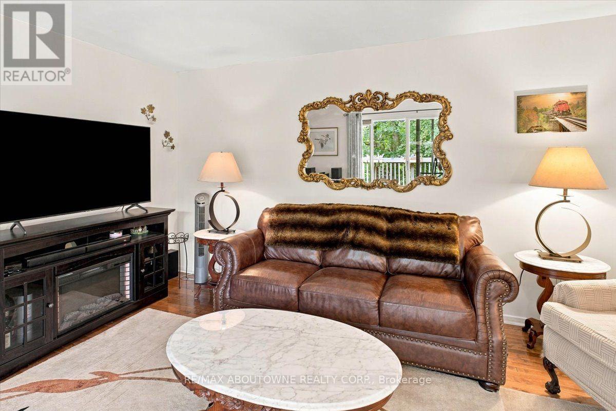943 MAYFAIR CRESCENT - 10
