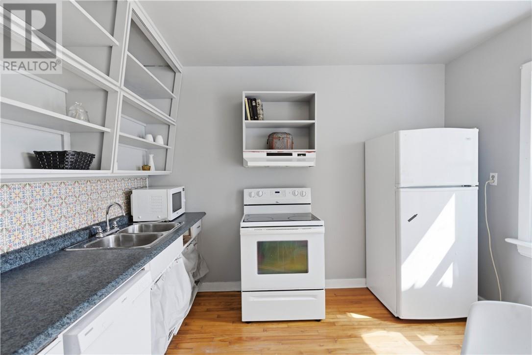 451 Cartier Avenue - Image 10