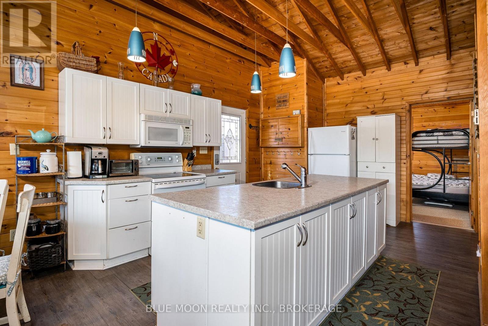 1058 MEMORY LANE - Image 13