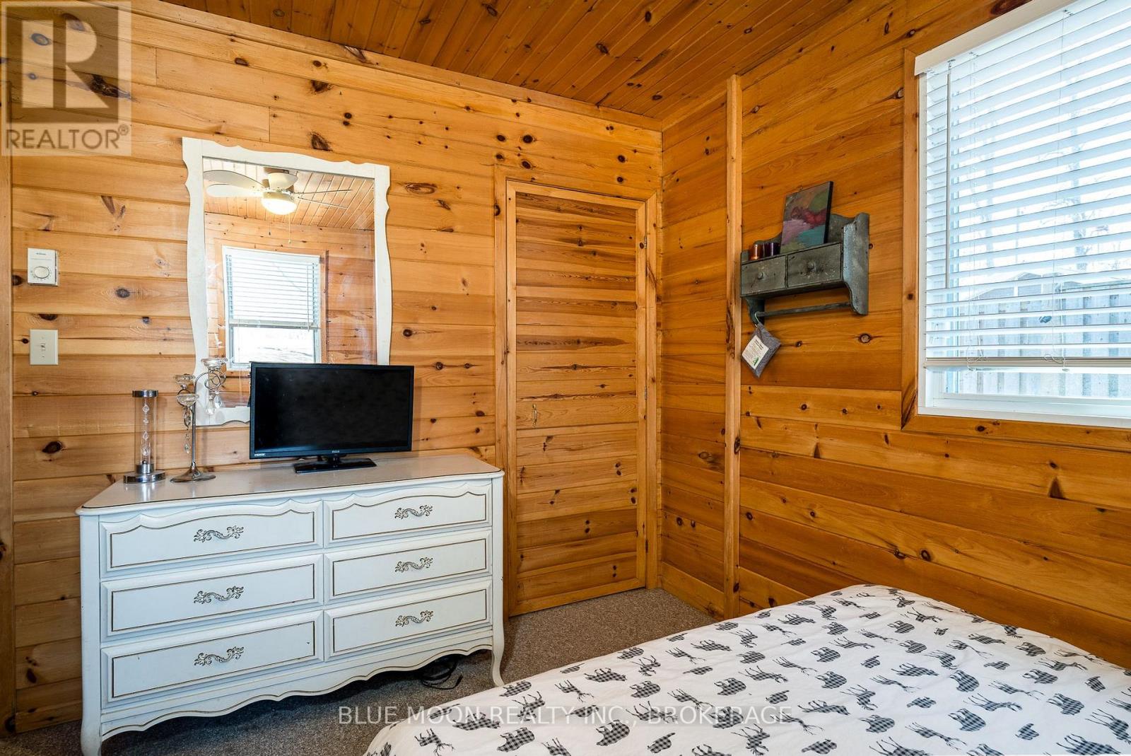 1058 MEMORY LANE - Image 23