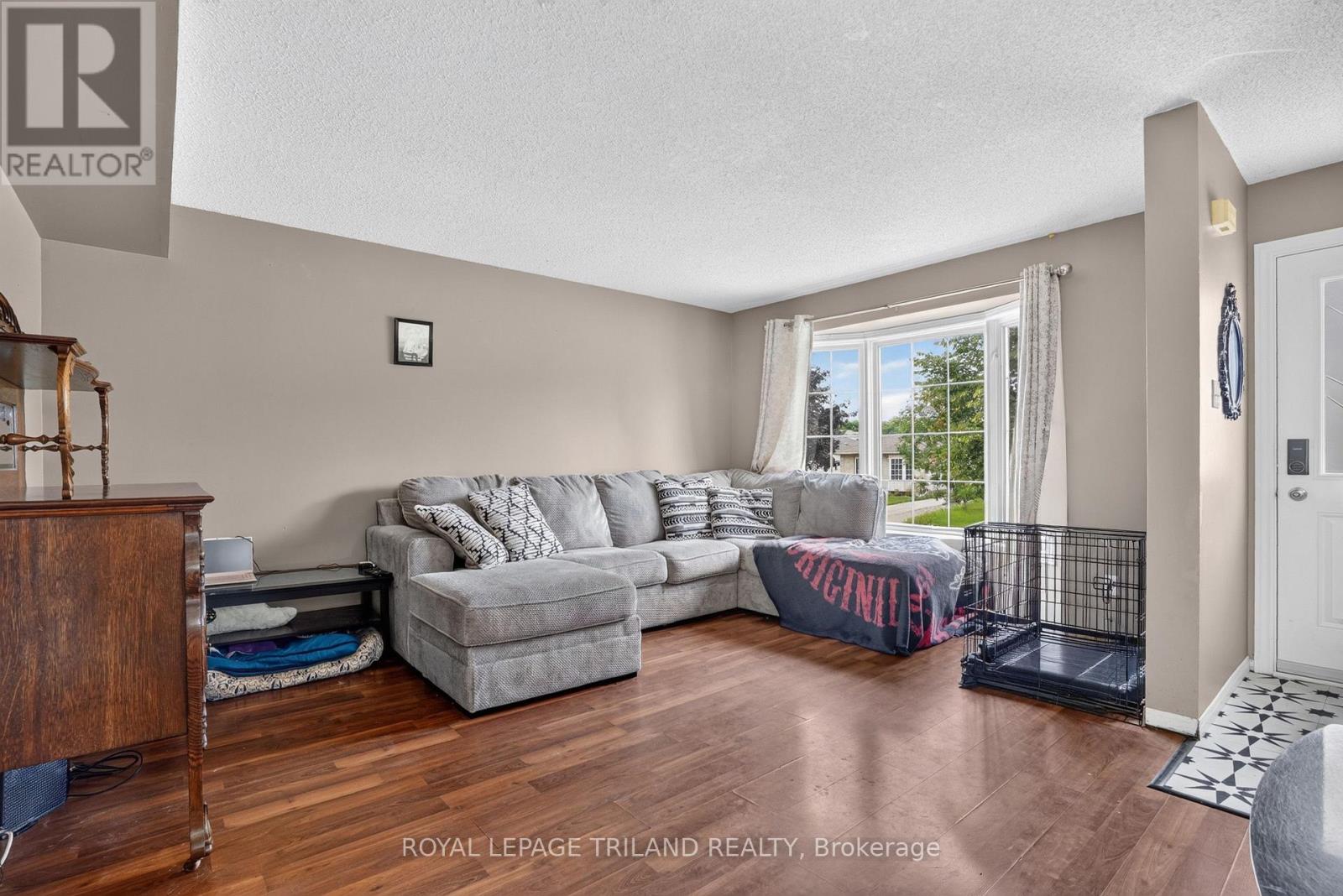 267 FLEMING DRIVE - Image 3