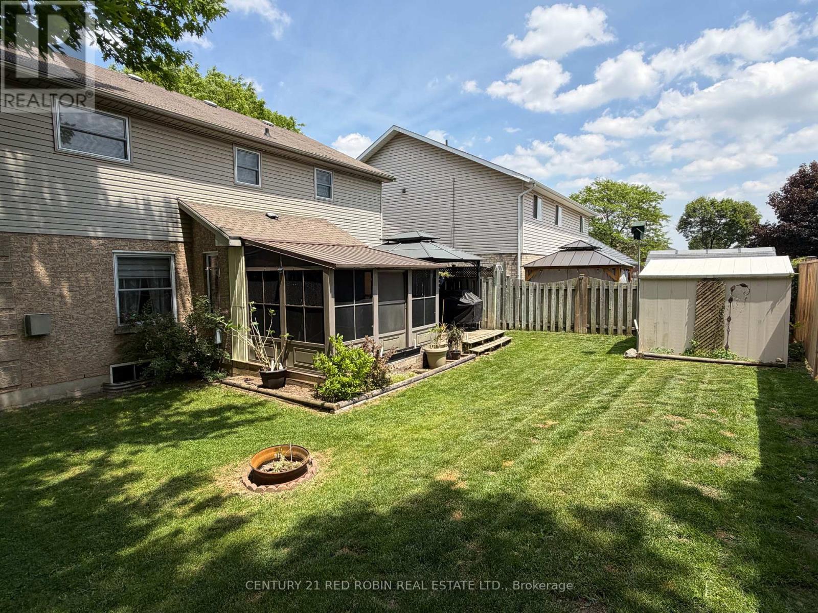 232 THORNE DRIVE - 34