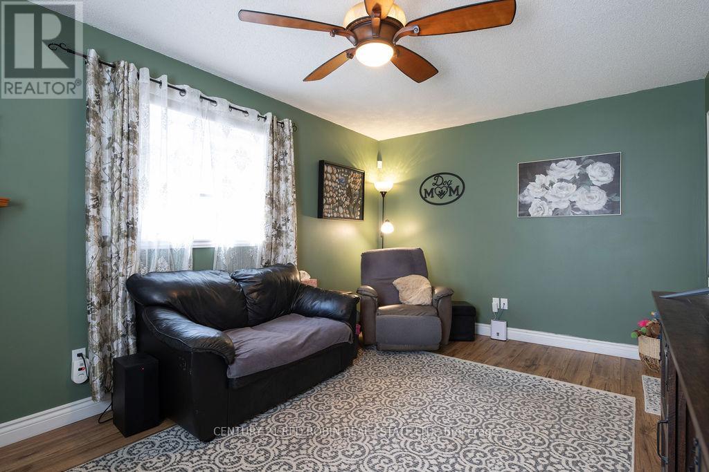 232 THORNE DRIVE, Strathroy-Caradoc (NE) — photo 9
