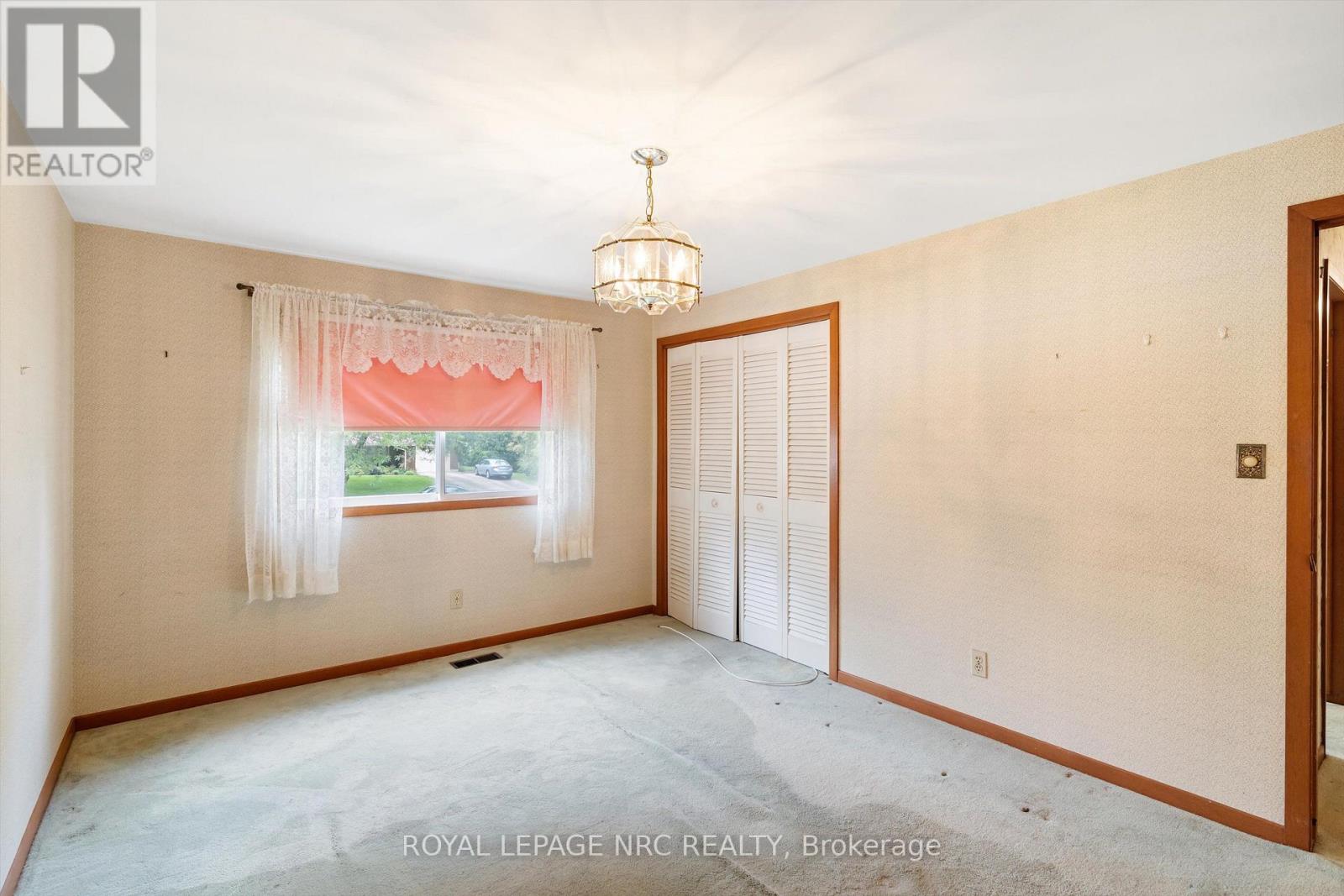 21 PARKLANE CRESCENT - Image 18