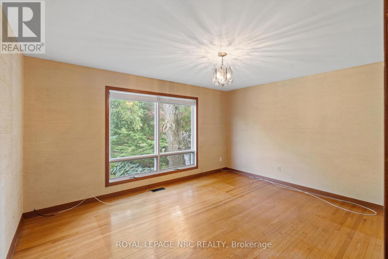 21 PARKLANE CRESCENT - Image 20