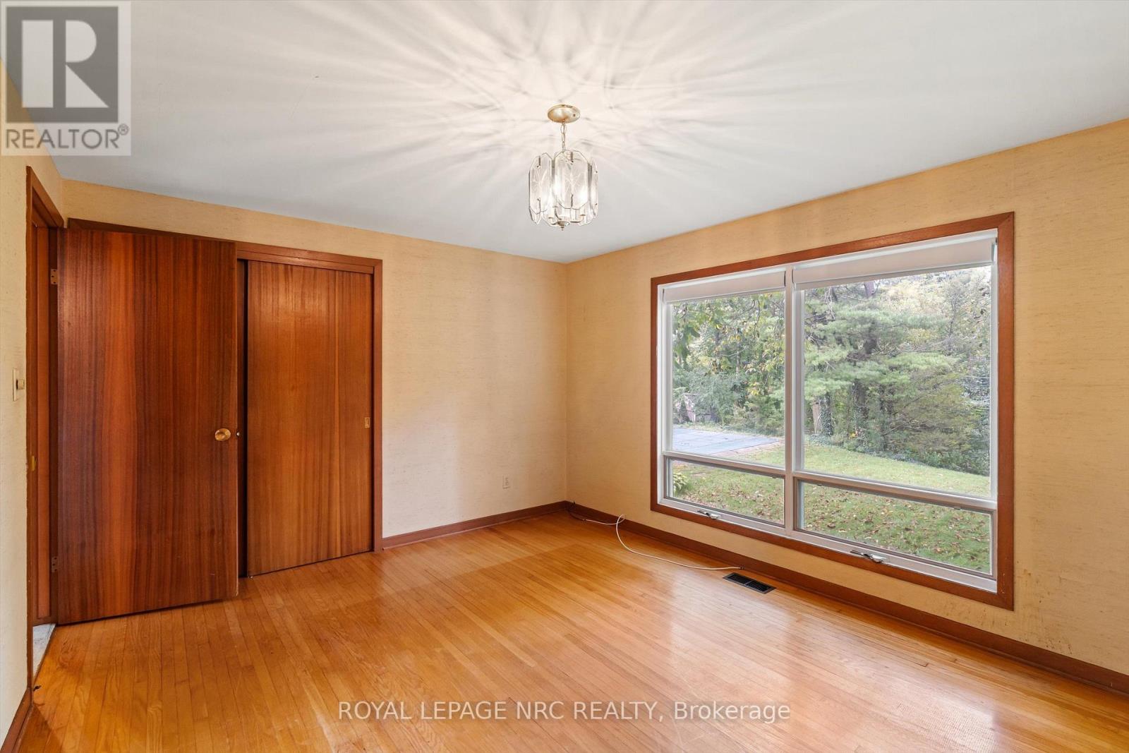 21 PARKLANE CRESCENT - Image 21