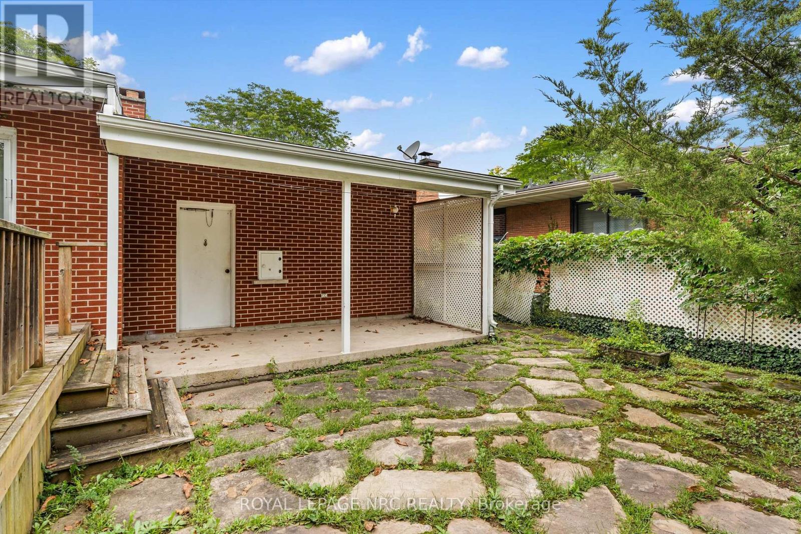 21 PARKLANE CRESCENT - Image 36