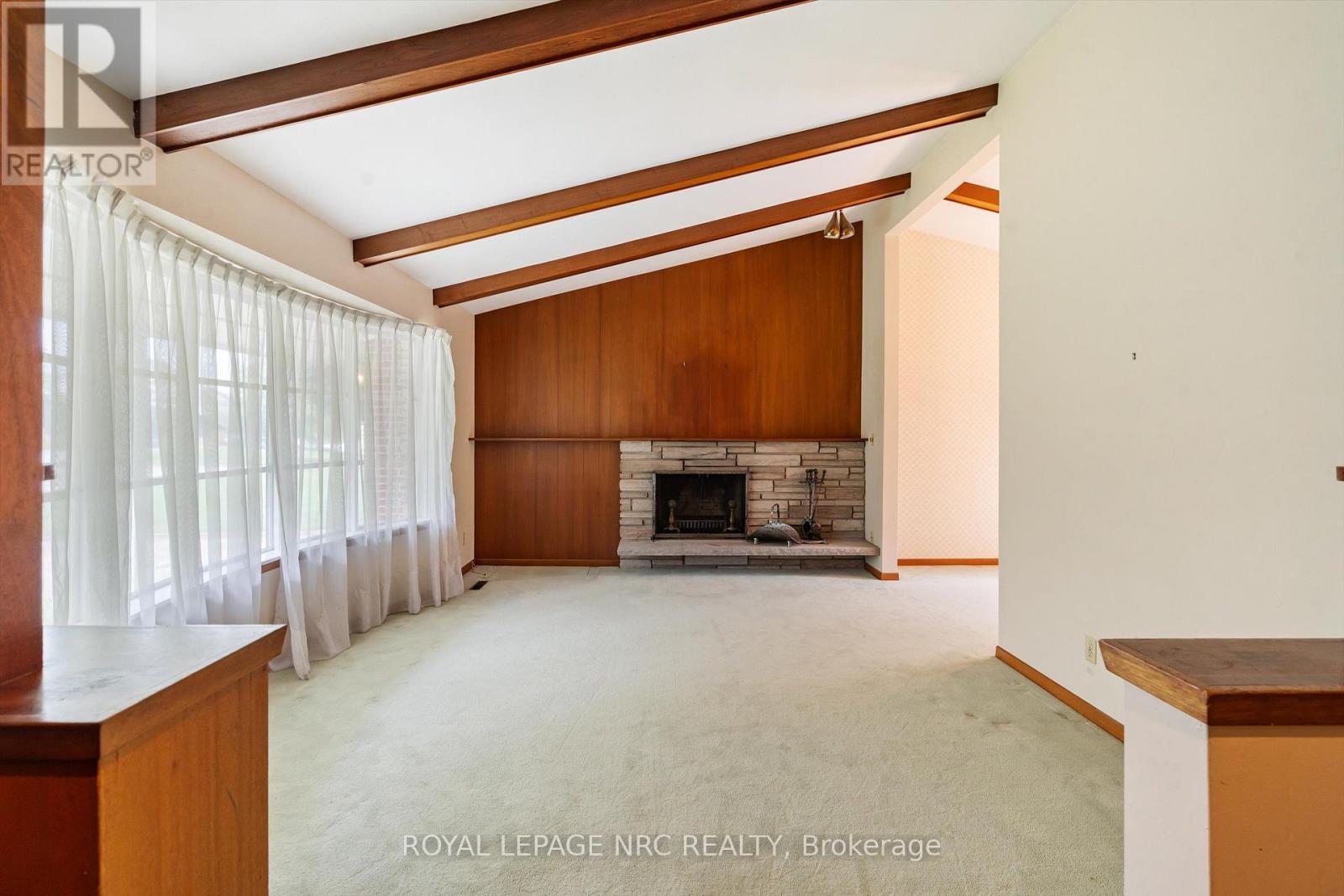 21 PARKLANE CRESCENT - 5