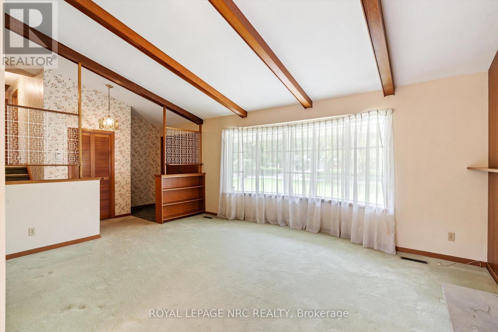 21 PARKLANE CRESCENT - 7
