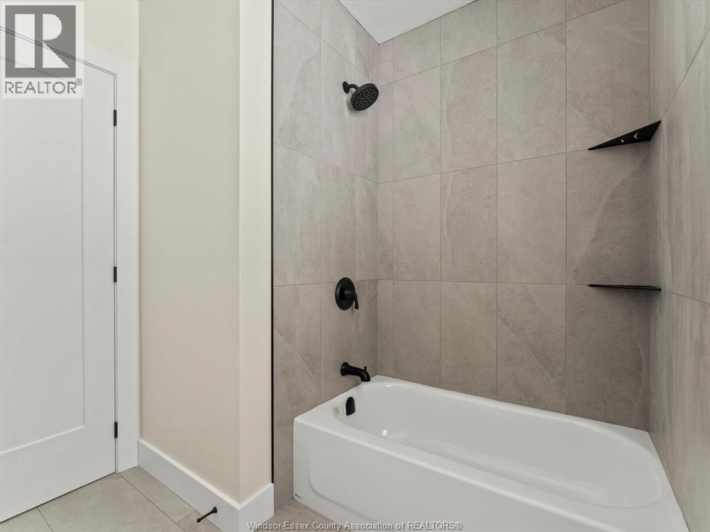 2301 Albuna Townline, Kingsville — photo 9