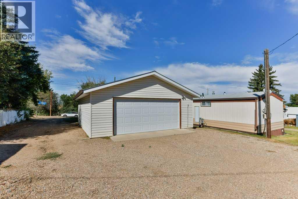 204 1 Street N - 3