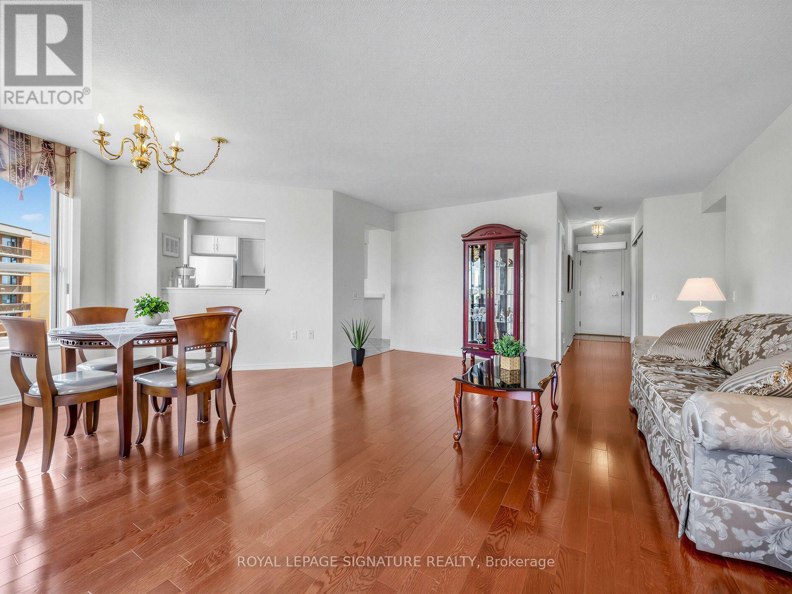 #807 11 THORNCLIFFE PARK DRIVE - 11