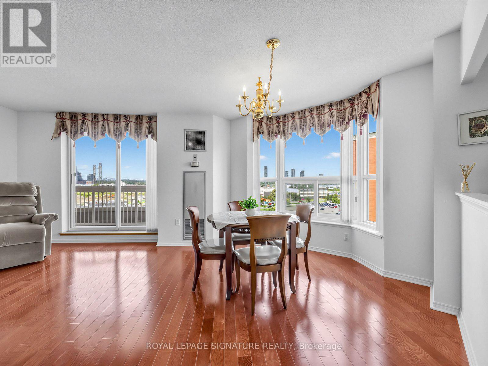 #807 11 THORNCLIFFE PARK DRIVE - 15