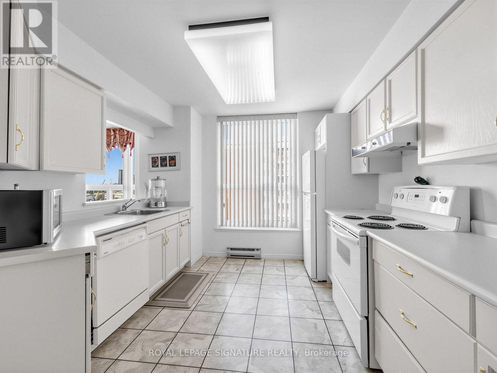 #807 11 THORNCLIFFE PARK DRIVE - 18