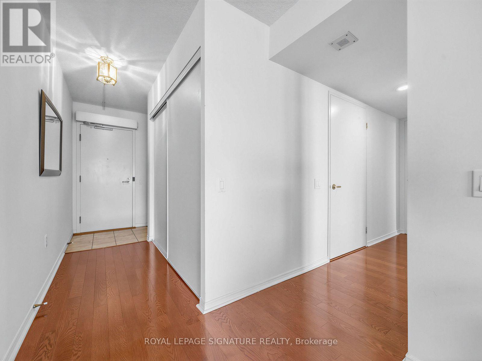 #807 11 THORNCLIFFE PARK DRIVE - 22