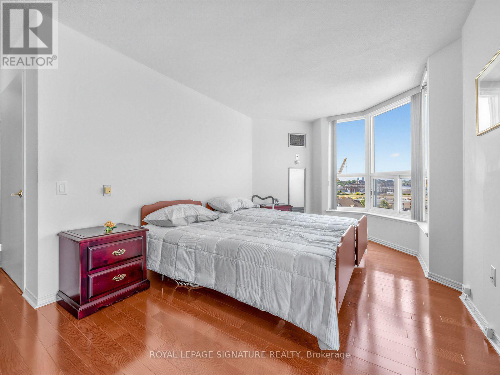 #807 11 THORNCLIFFE PARK DRIVE - Image 26
