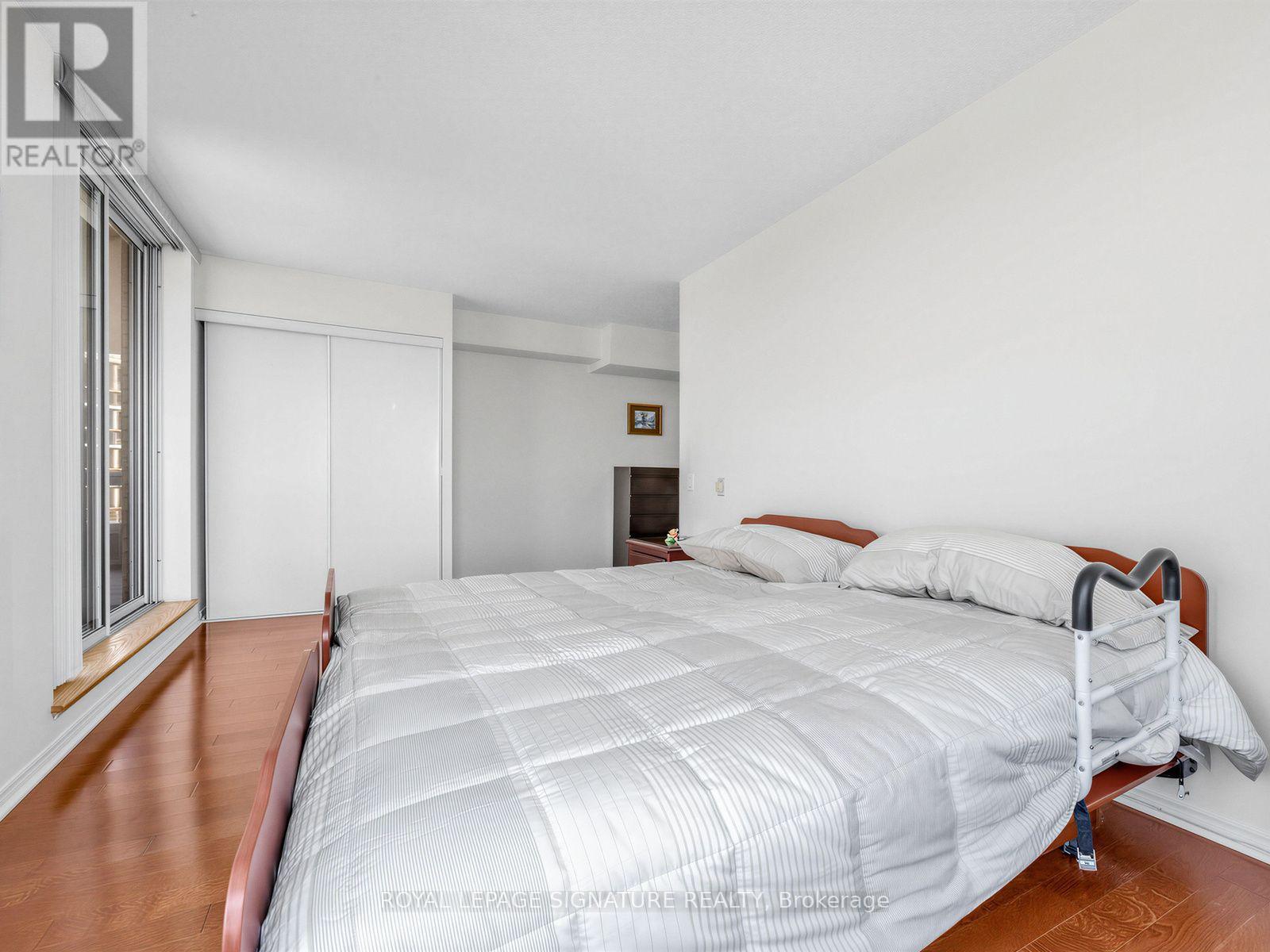 #807 11 THORNCLIFFE PARK DRIVE - Image 27