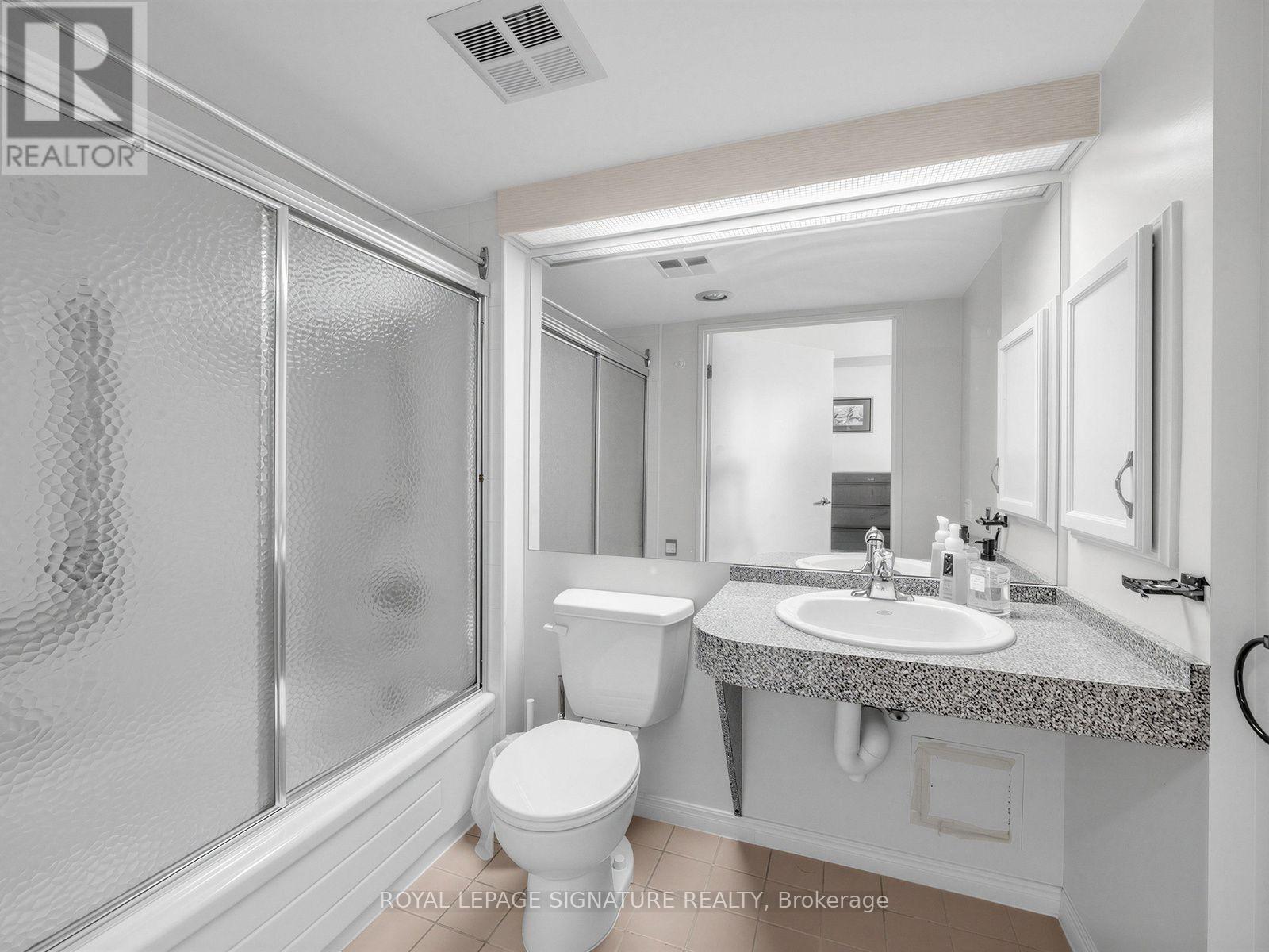 #807 11 THORNCLIFFE PARK DRIVE - Image 28