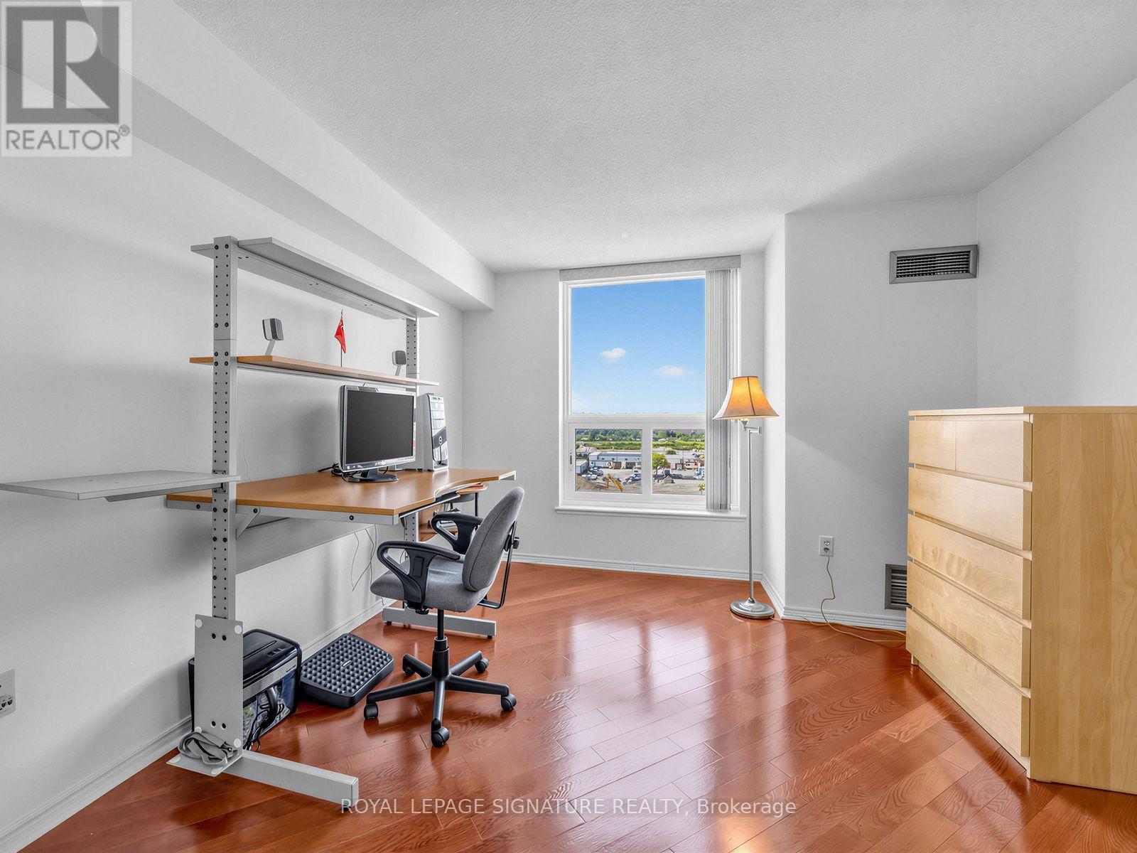 #807 11 THORNCLIFFE PARK DRIVE - 29
