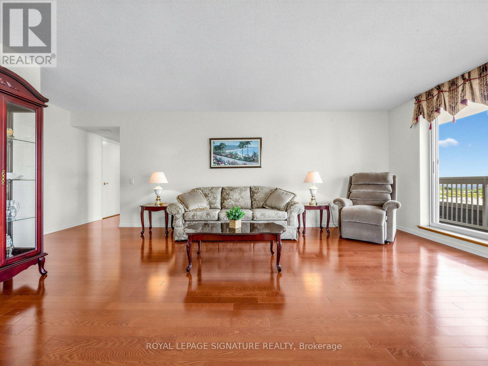 #807 11 THORNCLIFFE PARK DRIVE - 7