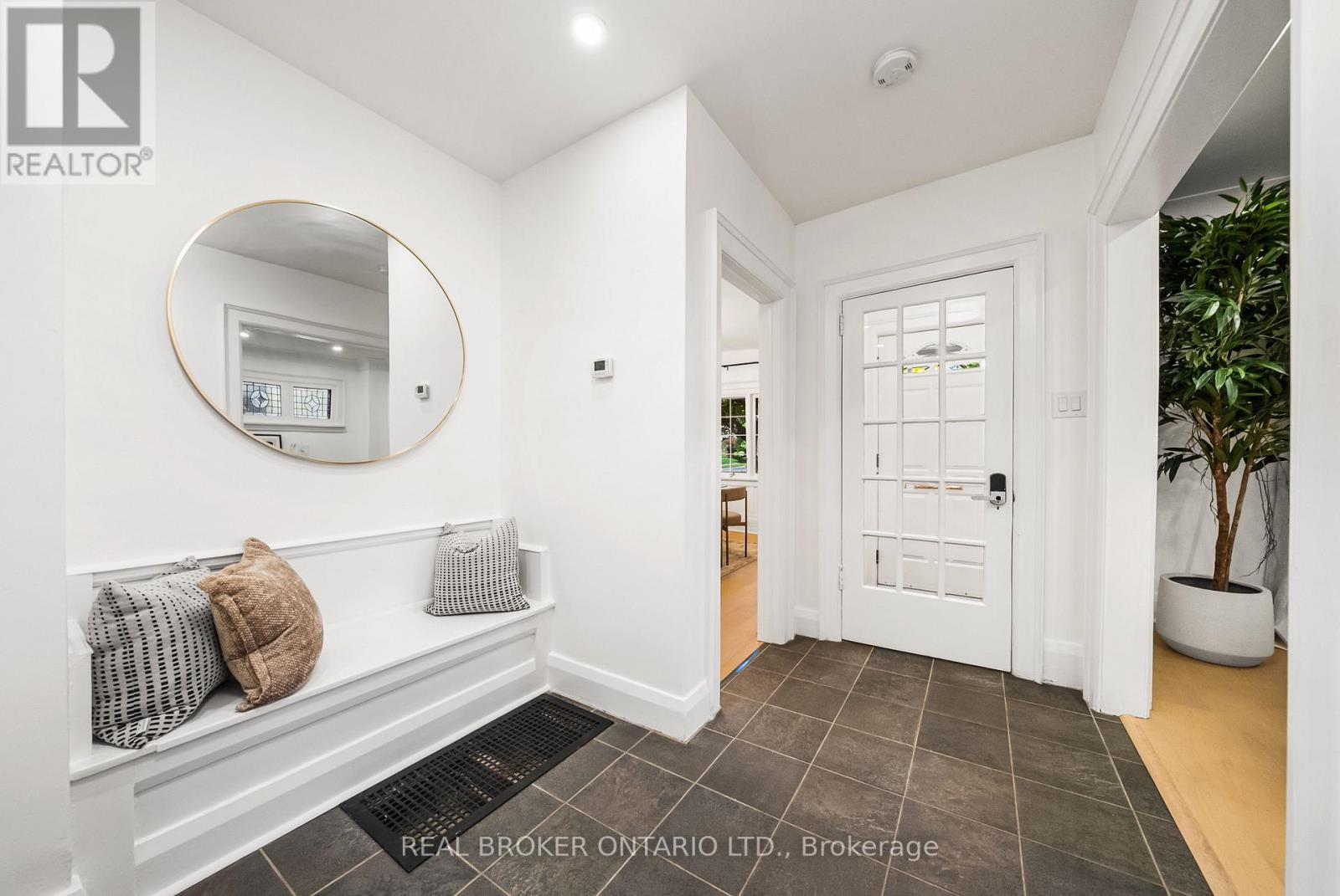 69 CHAPLIN CRESCENT - 11
