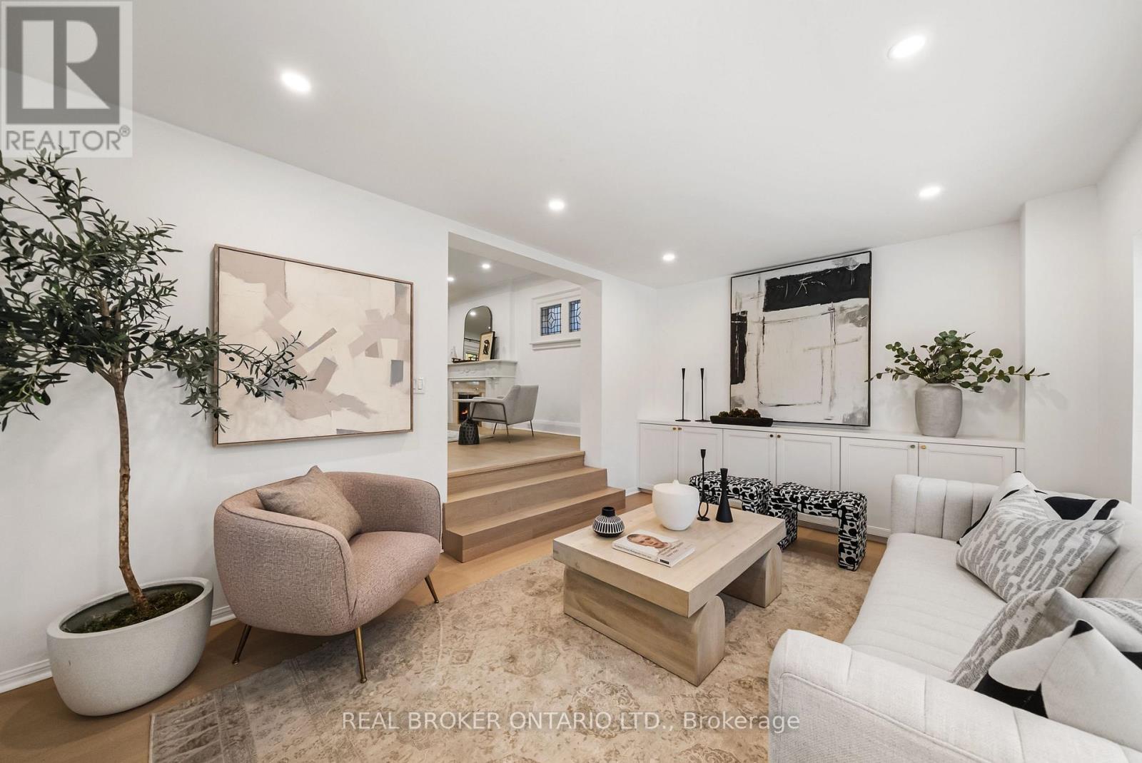 69 CHAPLIN CRESCENT - 6