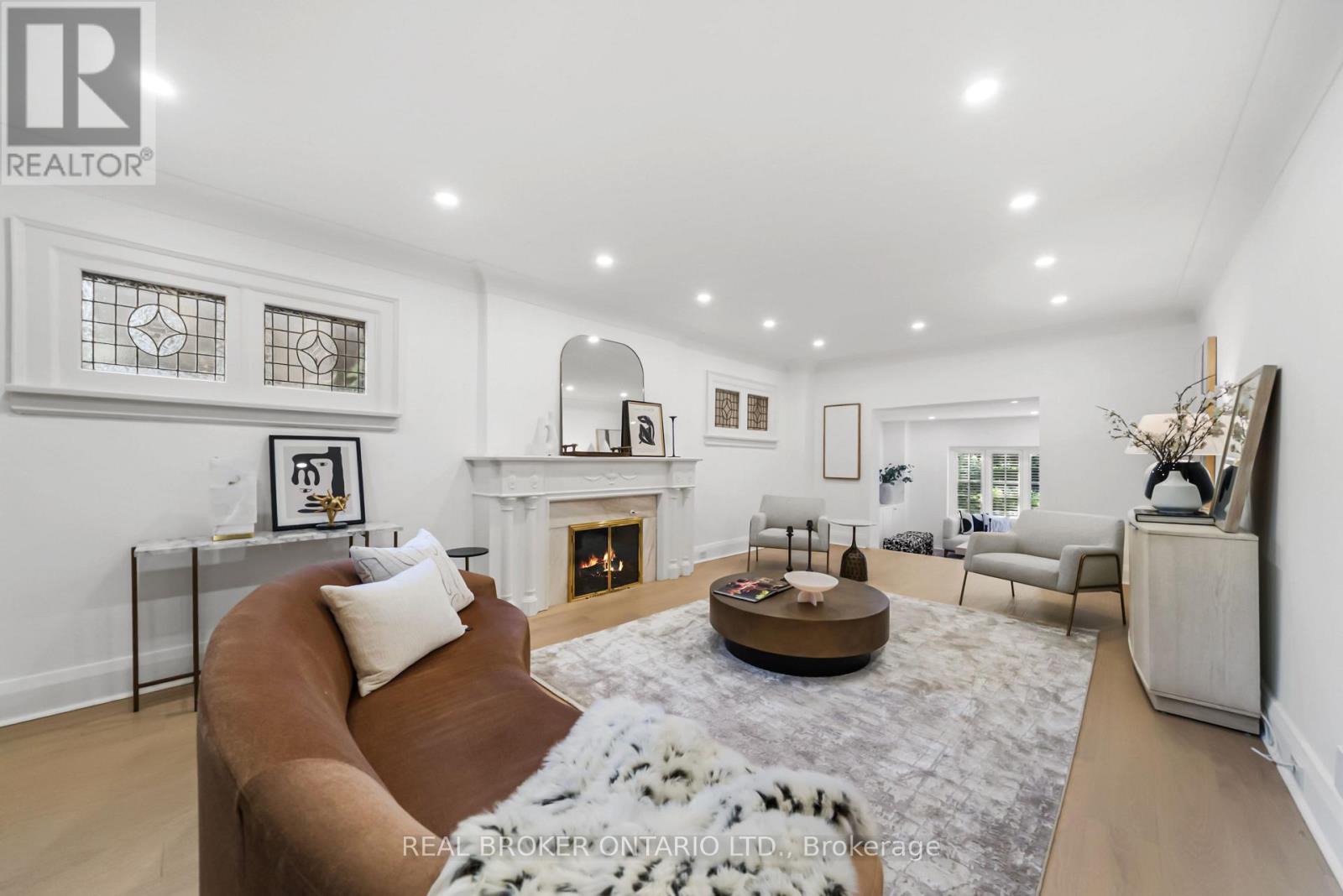 69 CHAPLIN CRESCENT - 8