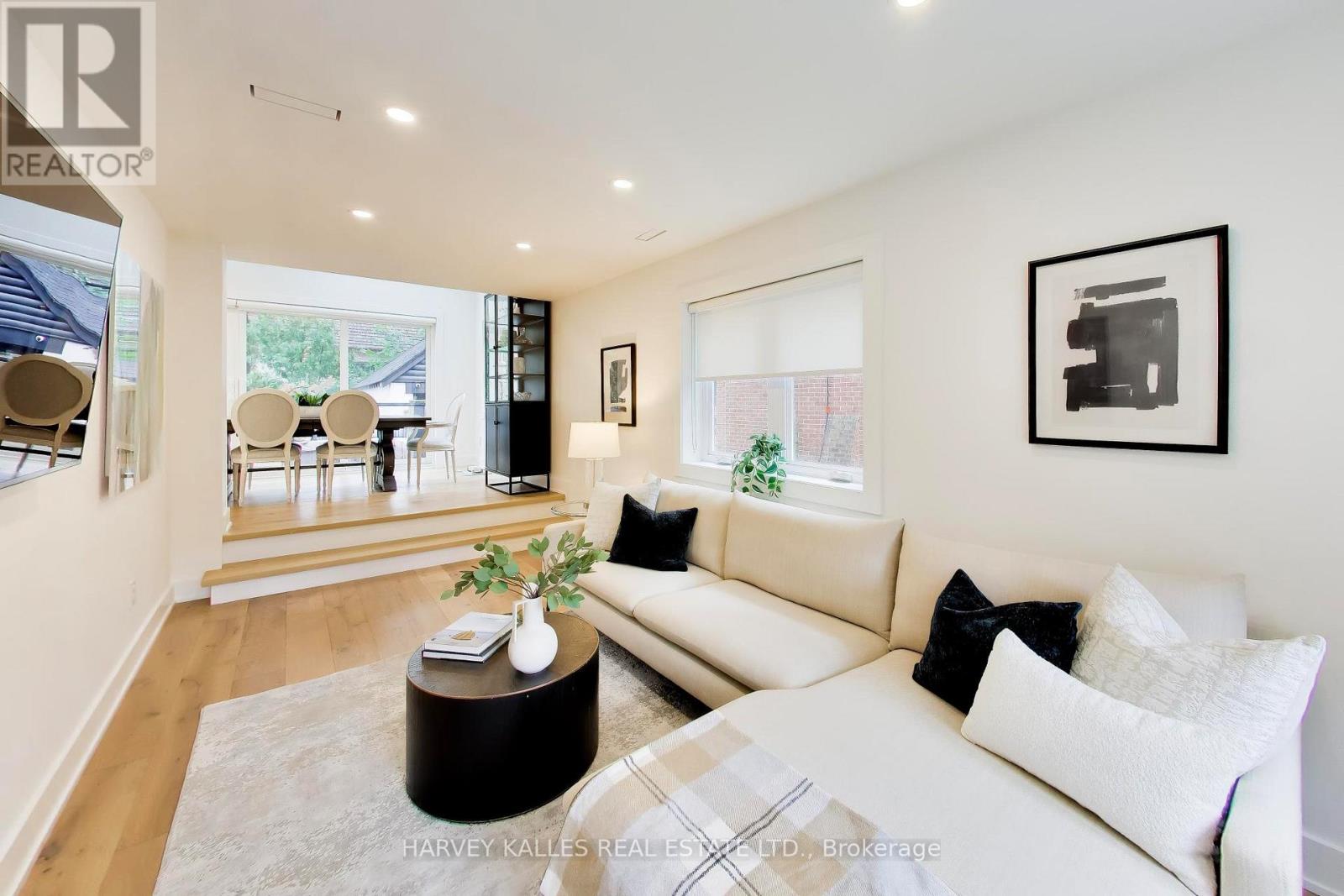 287 YONGE BOULEVARD - 12