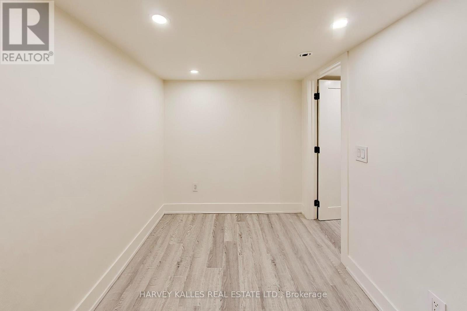 287 YONGE BOULEVARD - 31