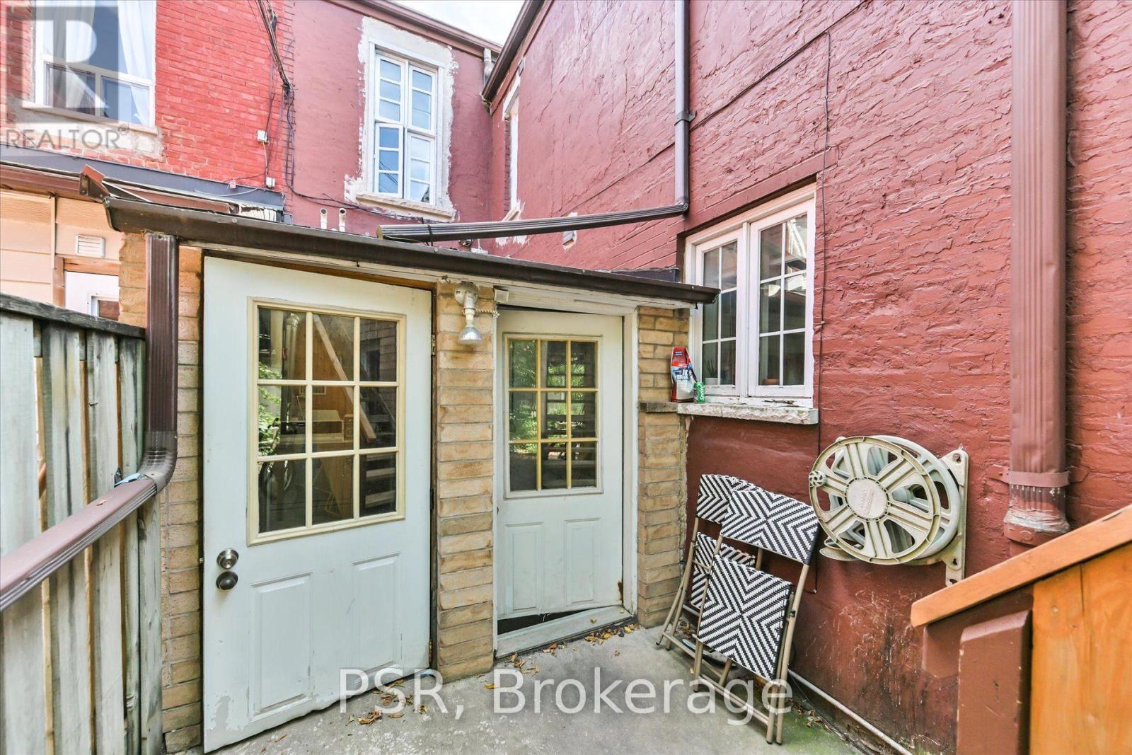 64 GLADSTONE AVENUE - Image 32