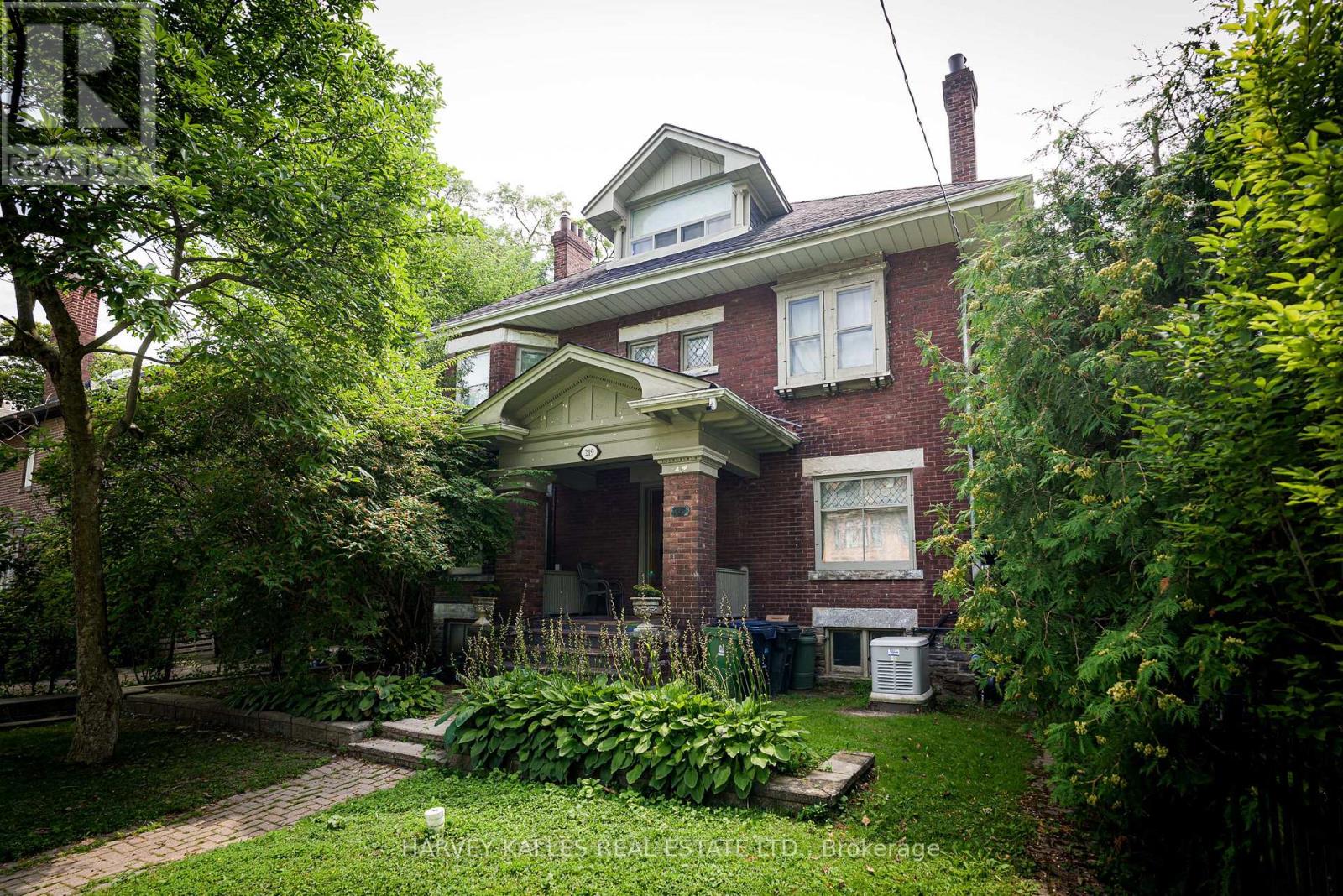 Photo of 219 Balmoral Avenue