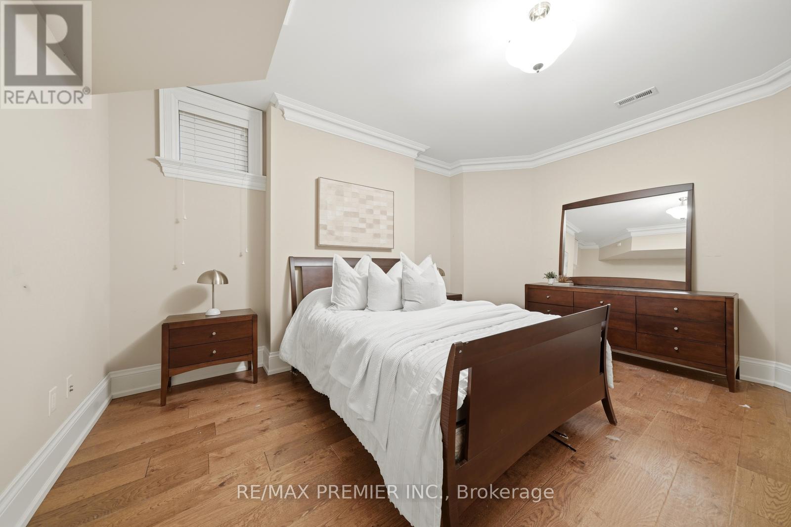 35 NORMANDALE CRESCENT - Image 40