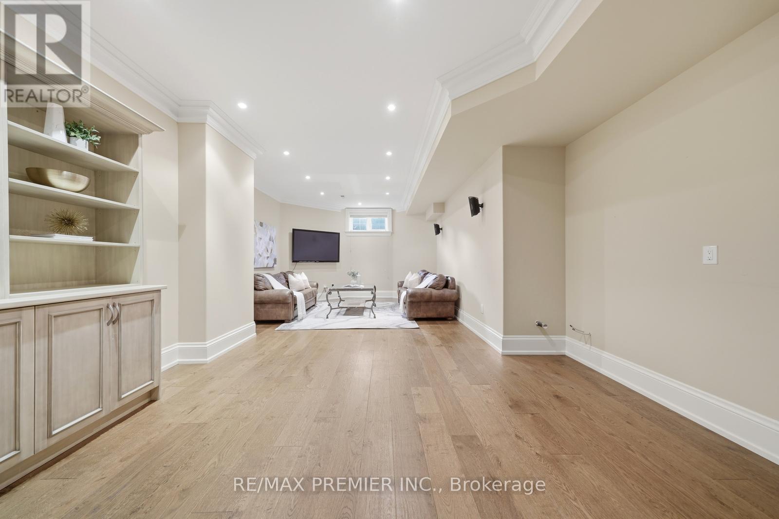 35 NORMANDALE CRESCENT - Image 42