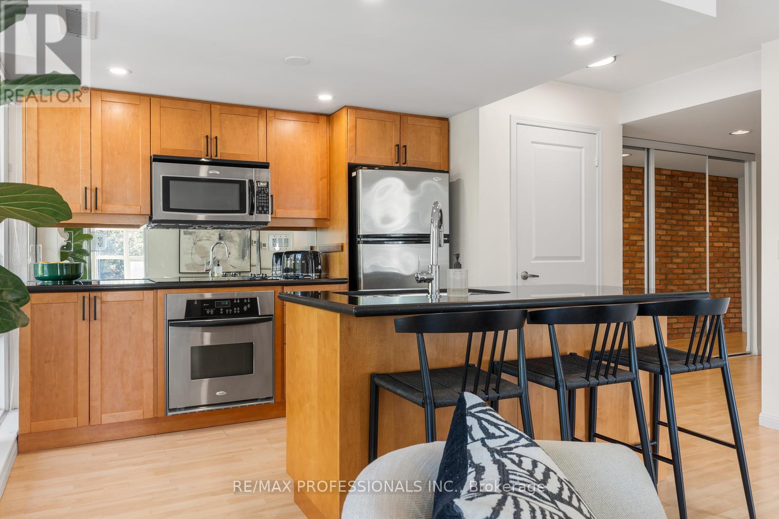 #205 15 STAFFORD STREET - 11