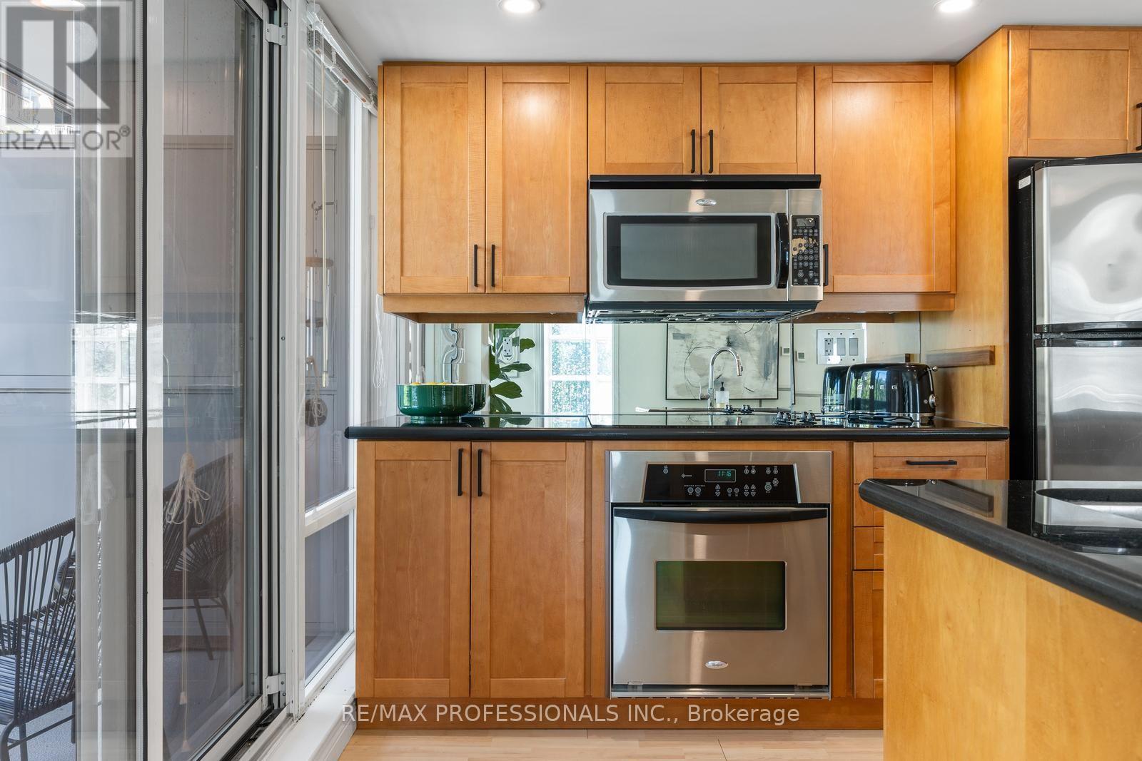 #205 15 STAFFORD STREET - 12