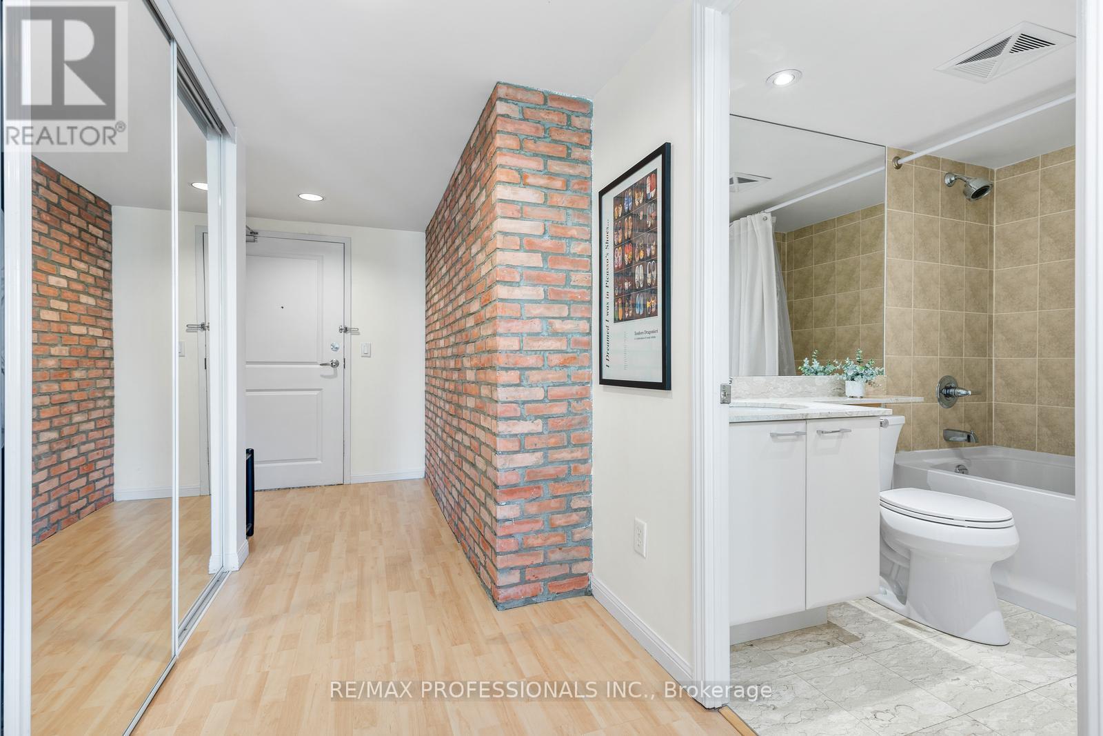 #205 15 STAFFORD STREET - 14