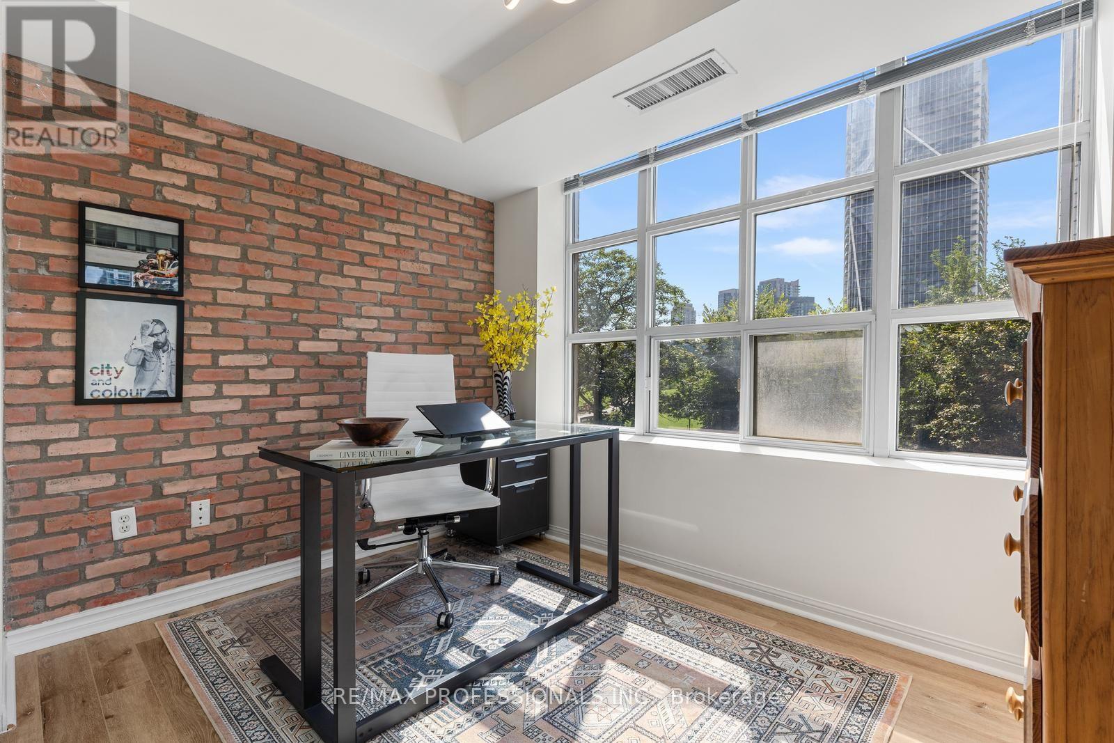 #205 15 STAFFORD STREET - 16