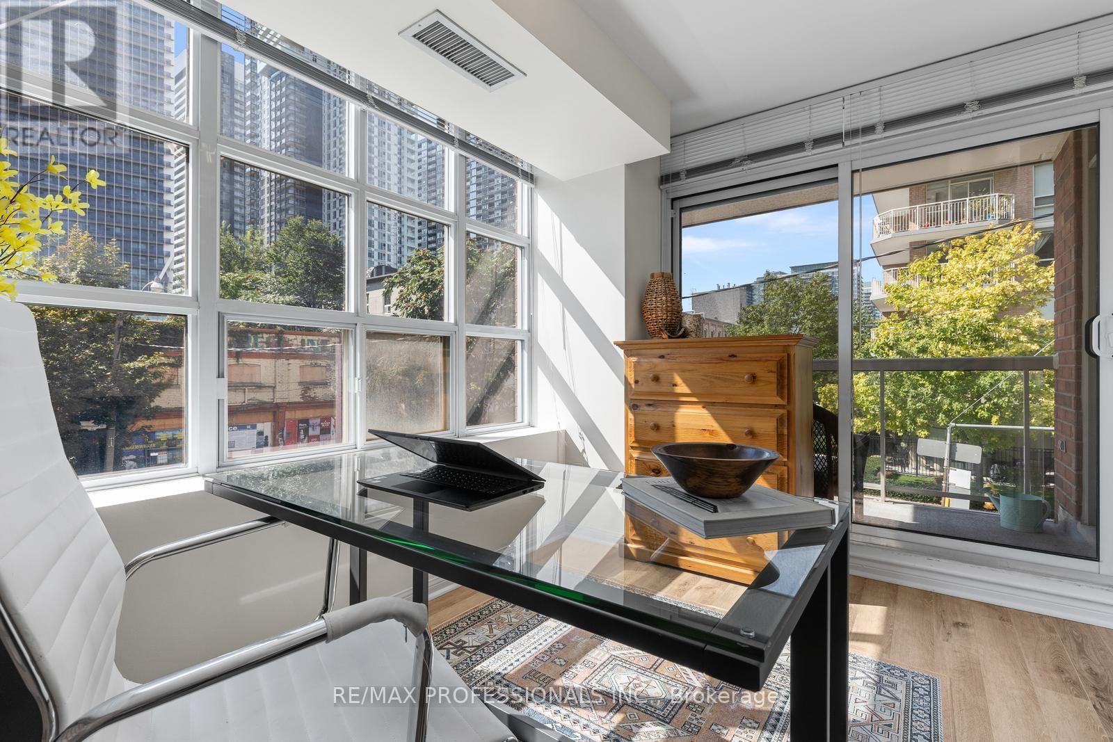 #205 15 STAFFORD STREET - 18
