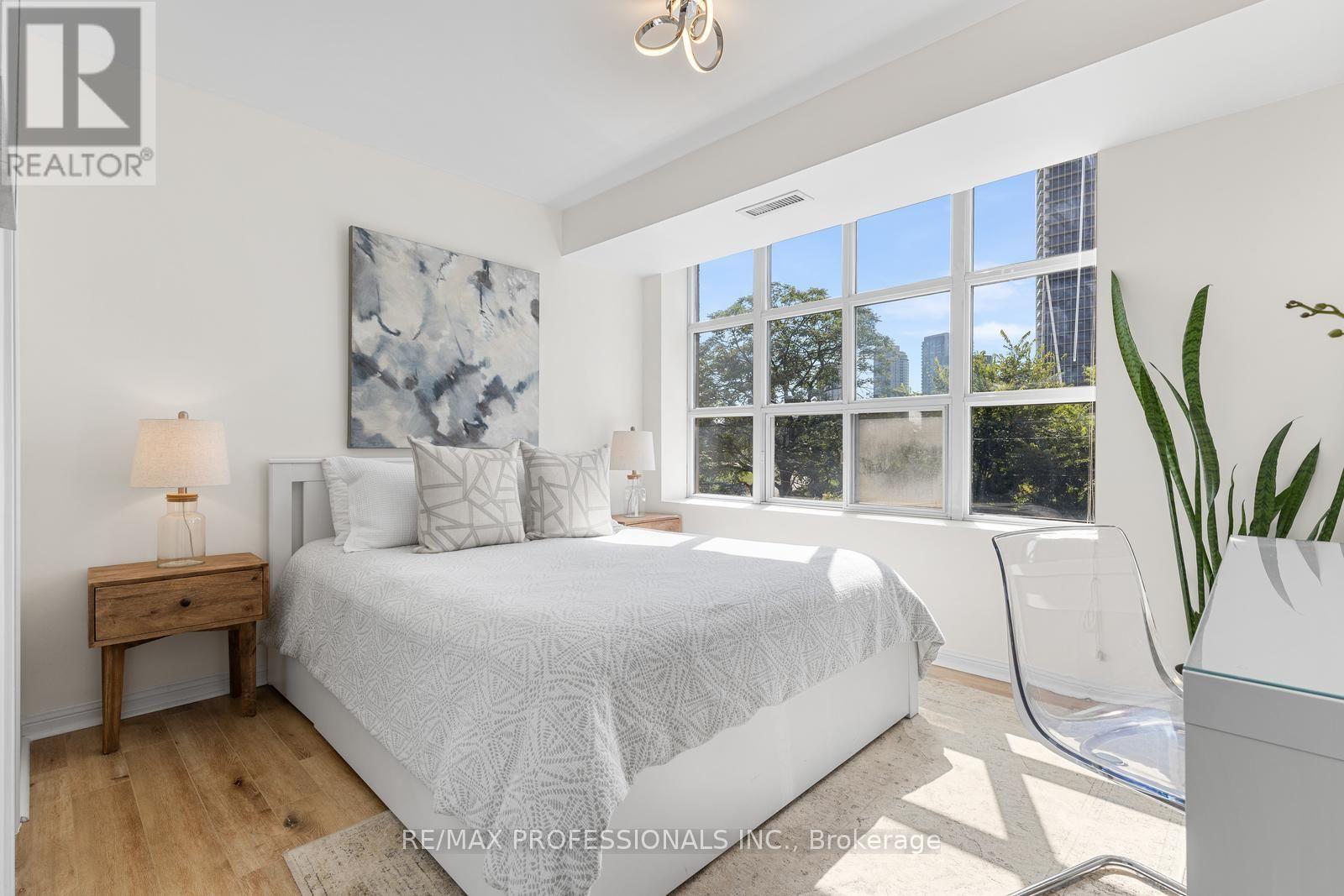 #205 15 STAFFORD STREET - 19