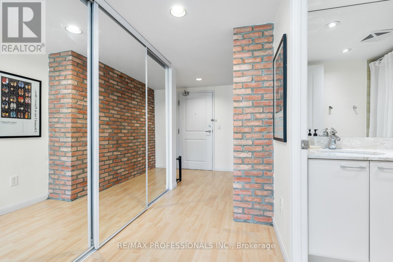 #205 15 STAFFORD STREET - 2