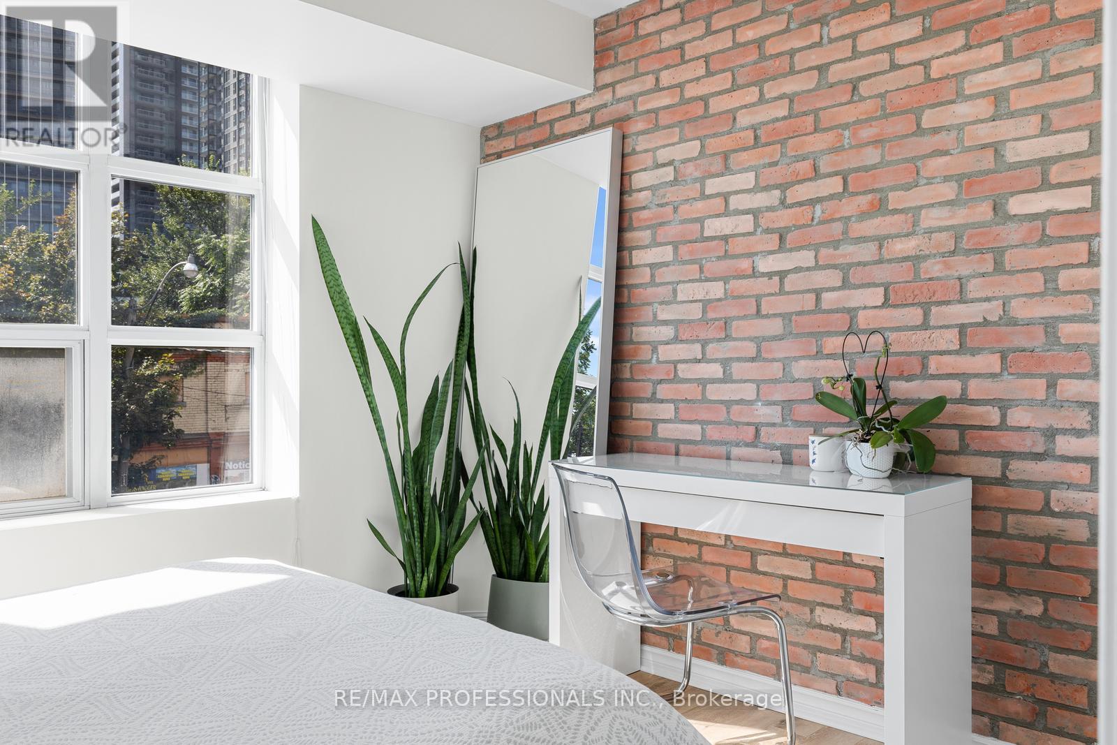 #205 15 STAFFORD STREET - 22