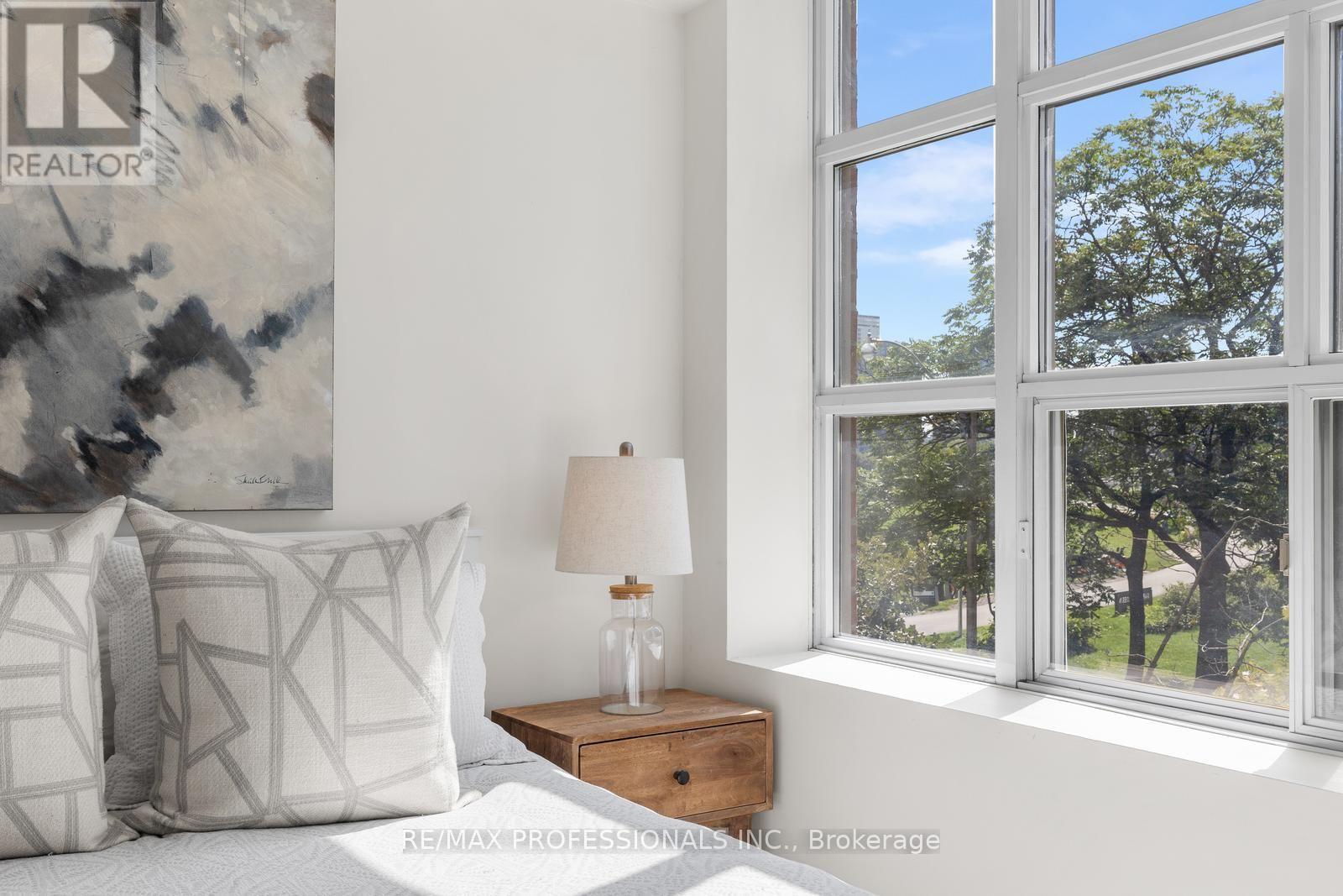 #205 15 STAFFORD STREET - 23