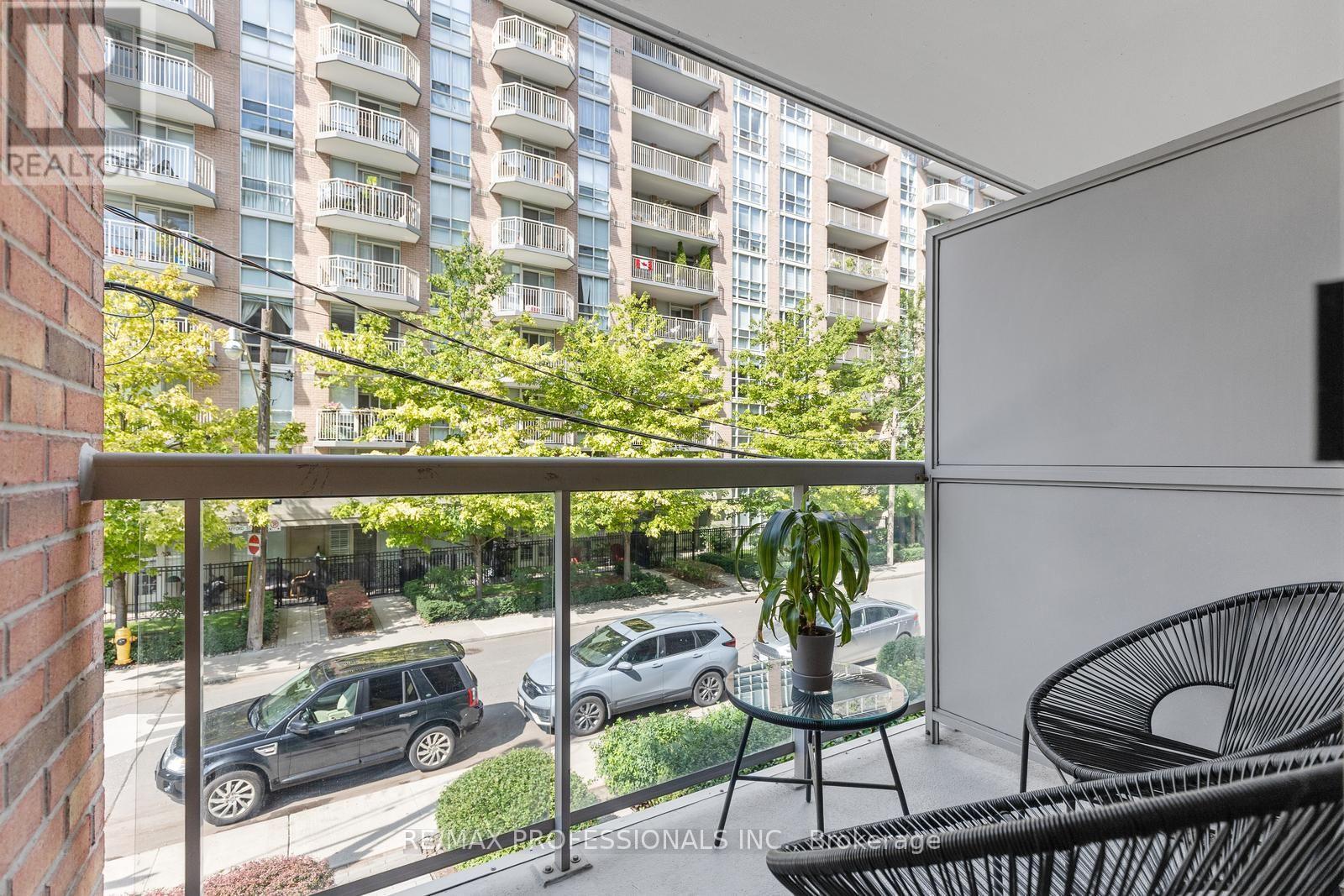 #205 15 STAFFORD STREET - 25