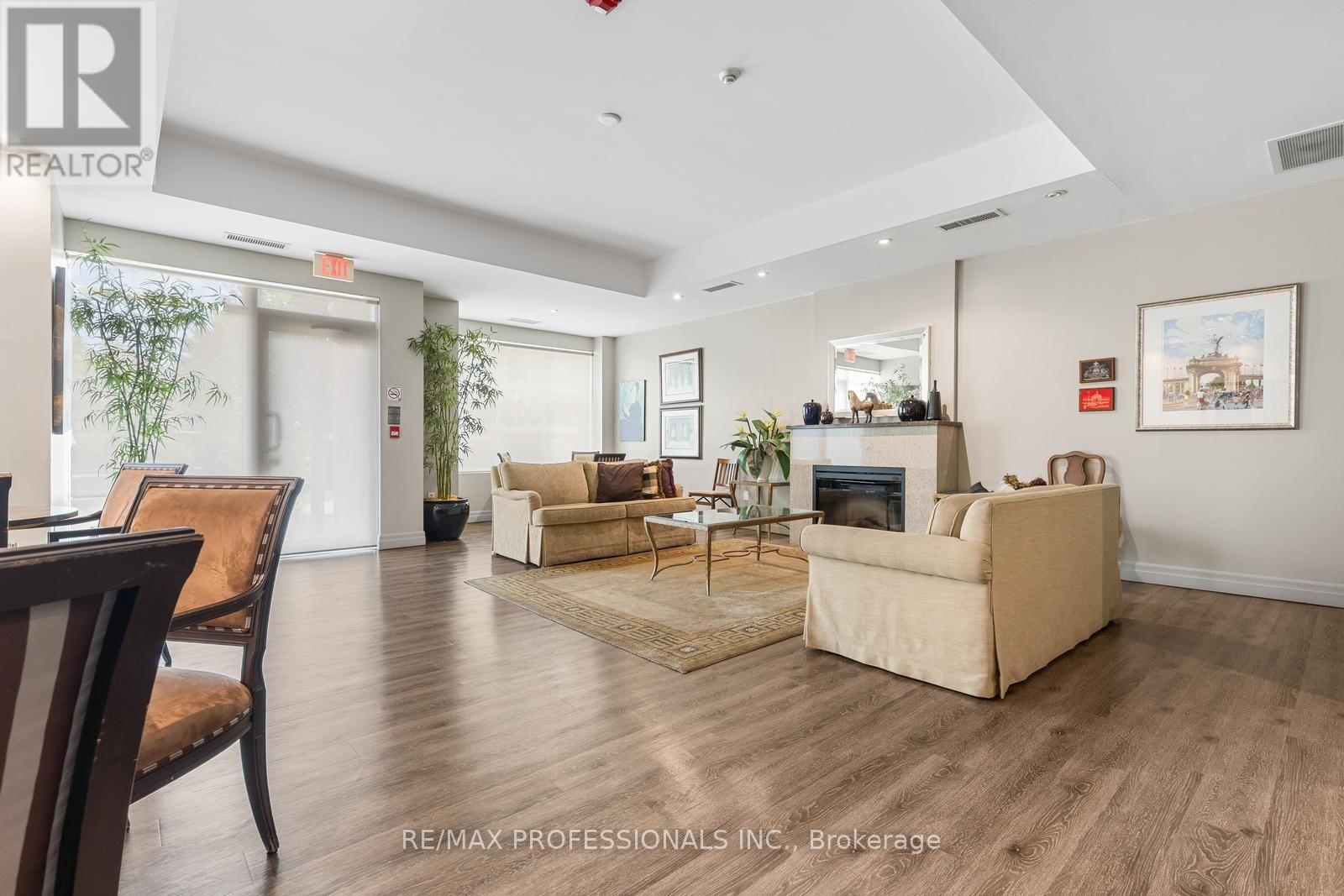 #205 15 STAFFORD STREET - 32
