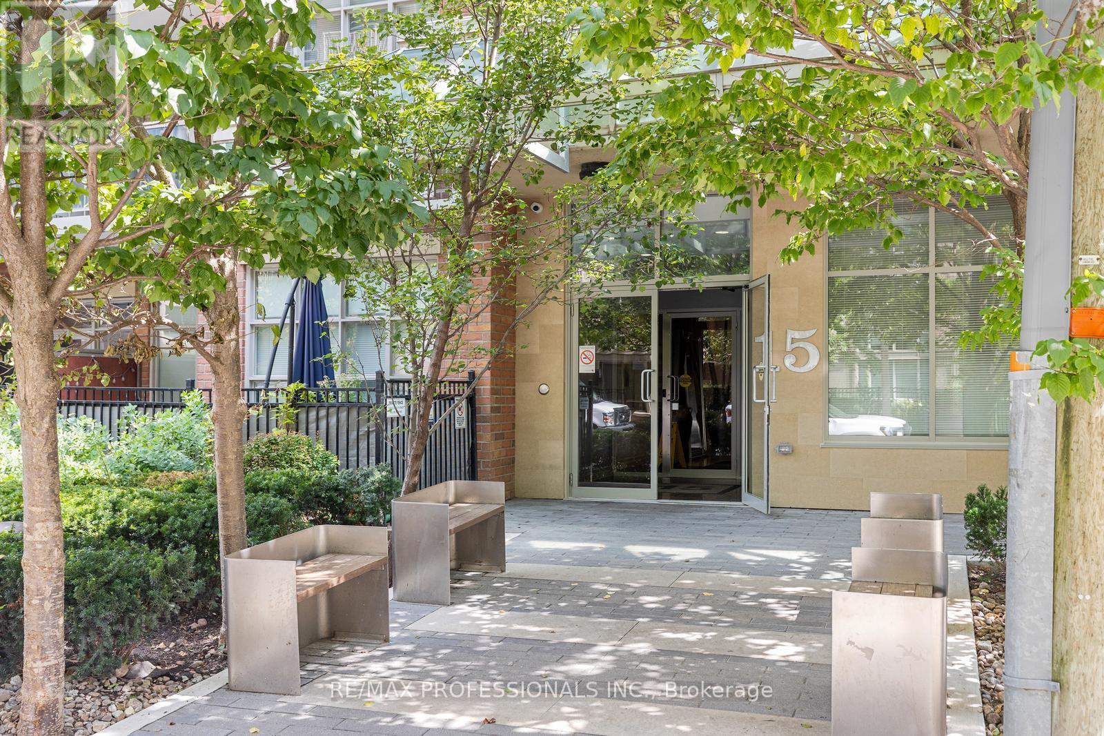 #205 15 STAFFORD STREET - 33