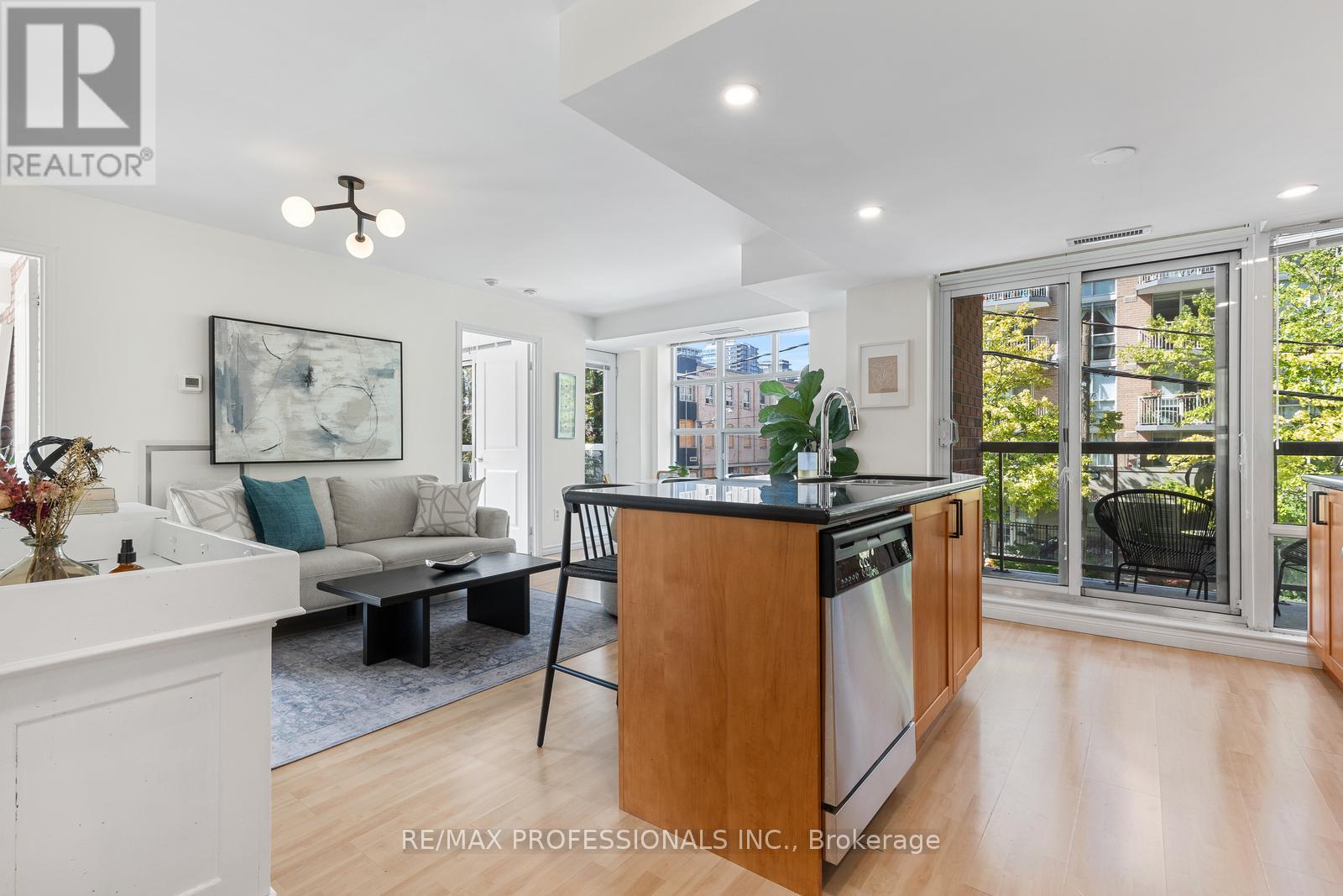 #205 15 STAFFORD STREET - 4