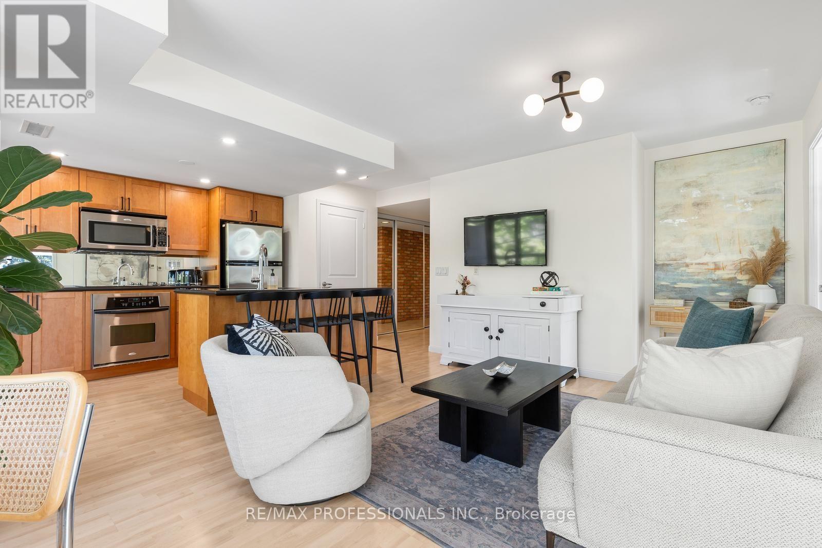 #205 15 STAFFORD STREET - 6