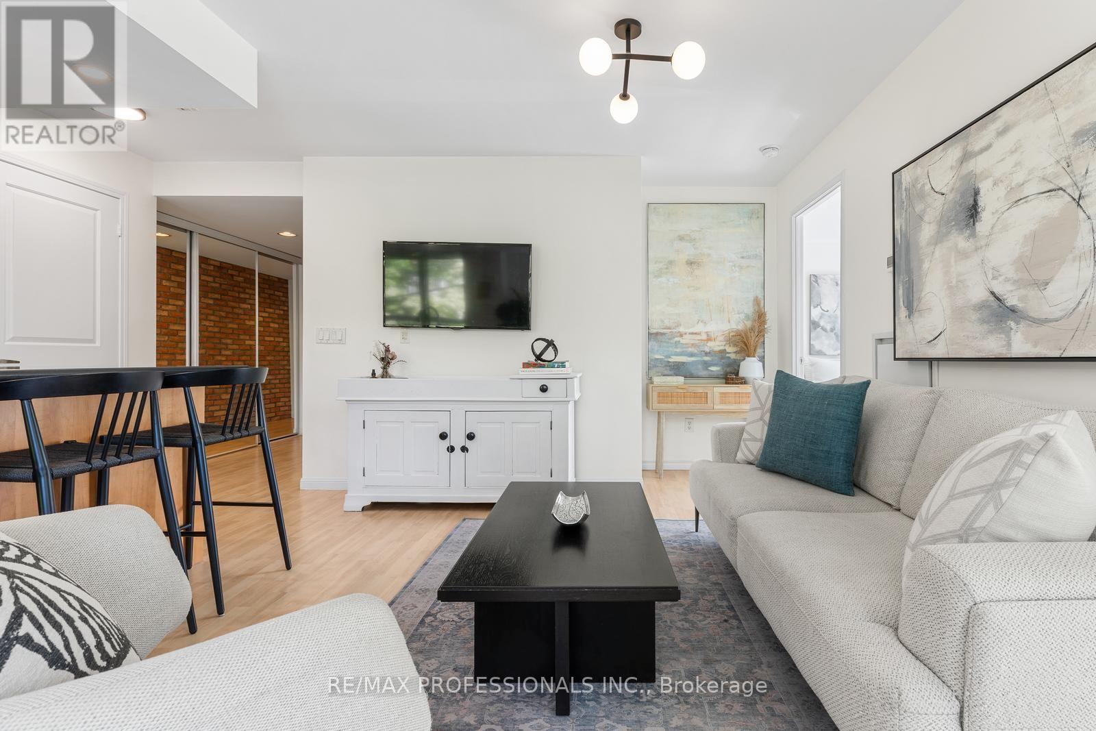#205 15 STAFFORD STREET - 9